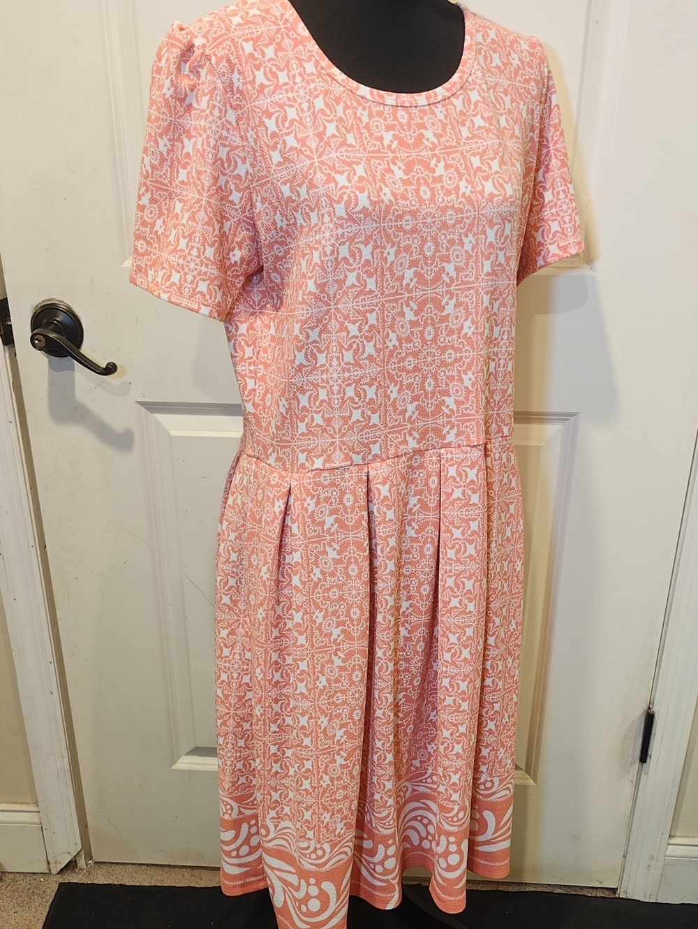 Amelia LuLaRoe Peach and White Short-Sleeve Pleated Dress
